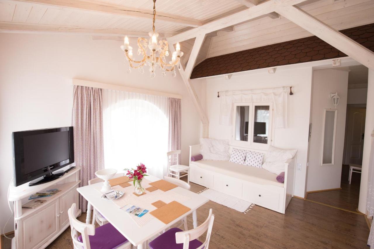 Bacchus Apartman - Borbarlang, Badacsony Бадачоньтомай Екстер'єр фото