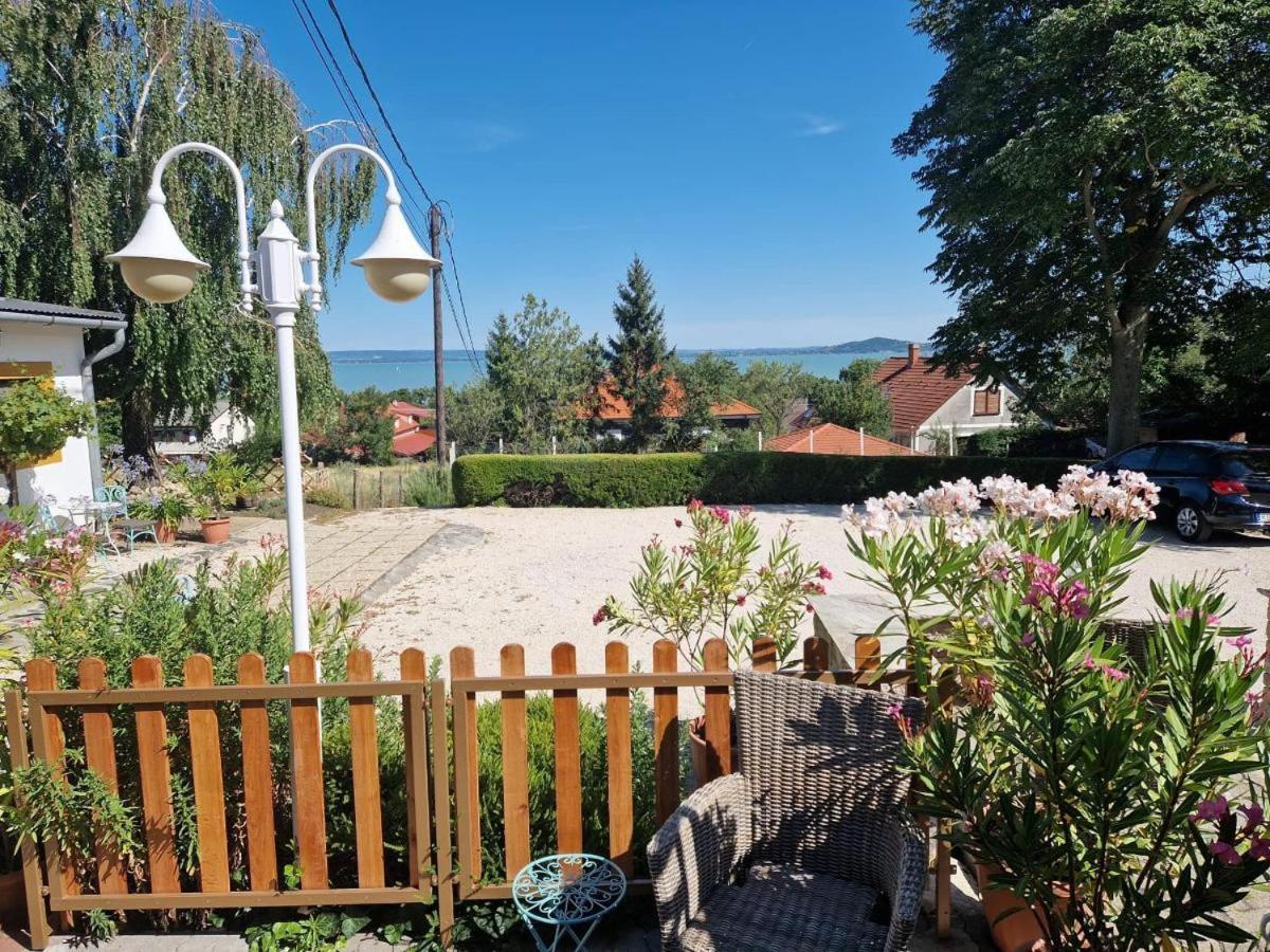 Bacchus Apartman - Borbarlang, Badacsony Бадачоньтомай Екстер'єр фото