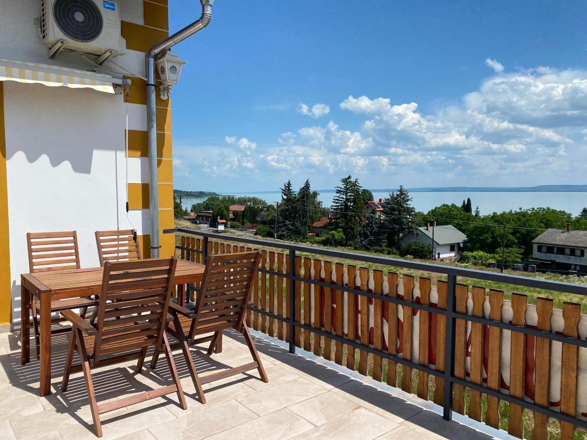 Bacchus Apartman - Borbarlang, Badacsony Бадачоньтомай Екстер'єр фото