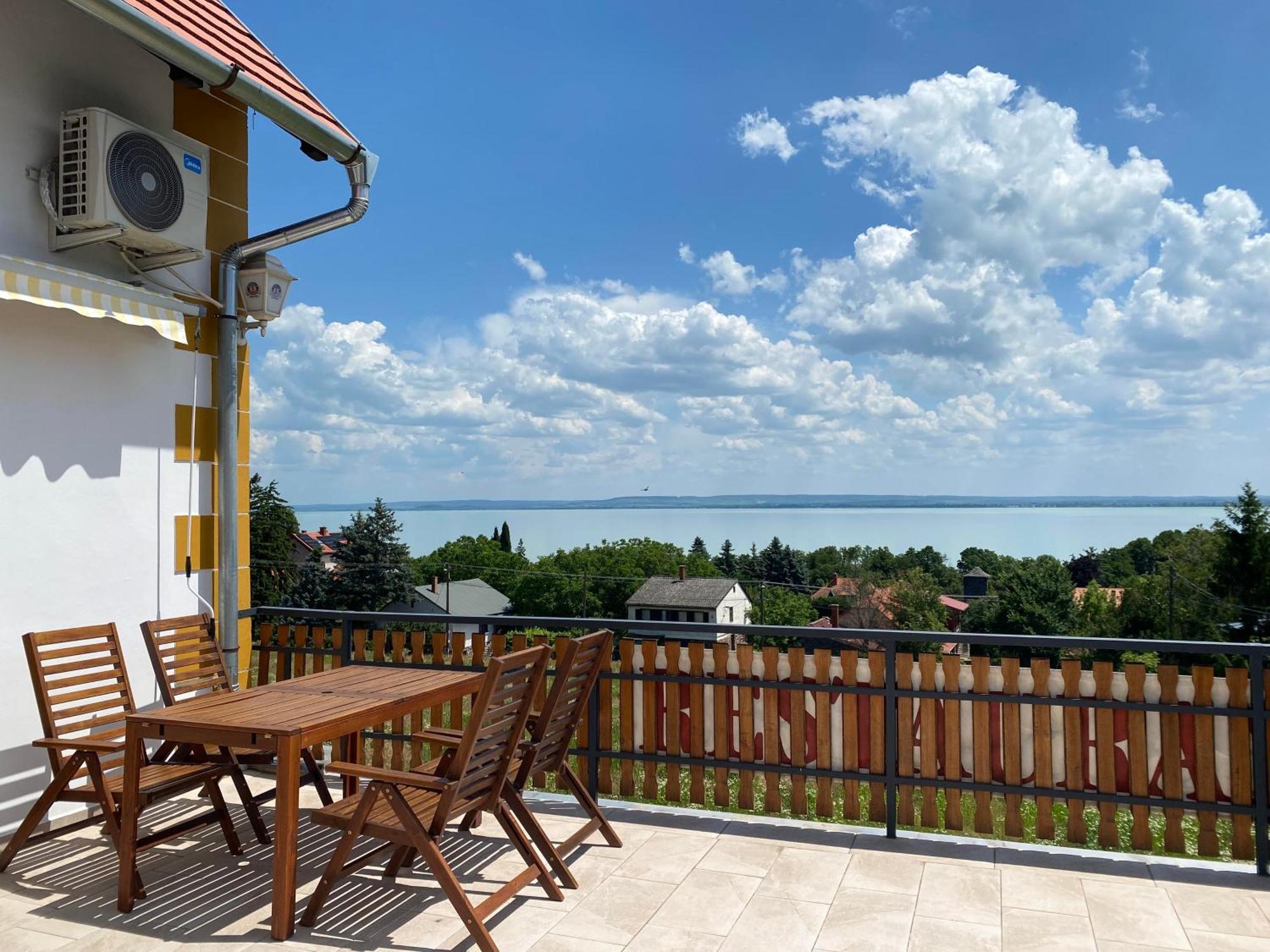 Bacchus Apartman - Borbarlang, Badacsony Бадачоньтомай Екстер'єр фото